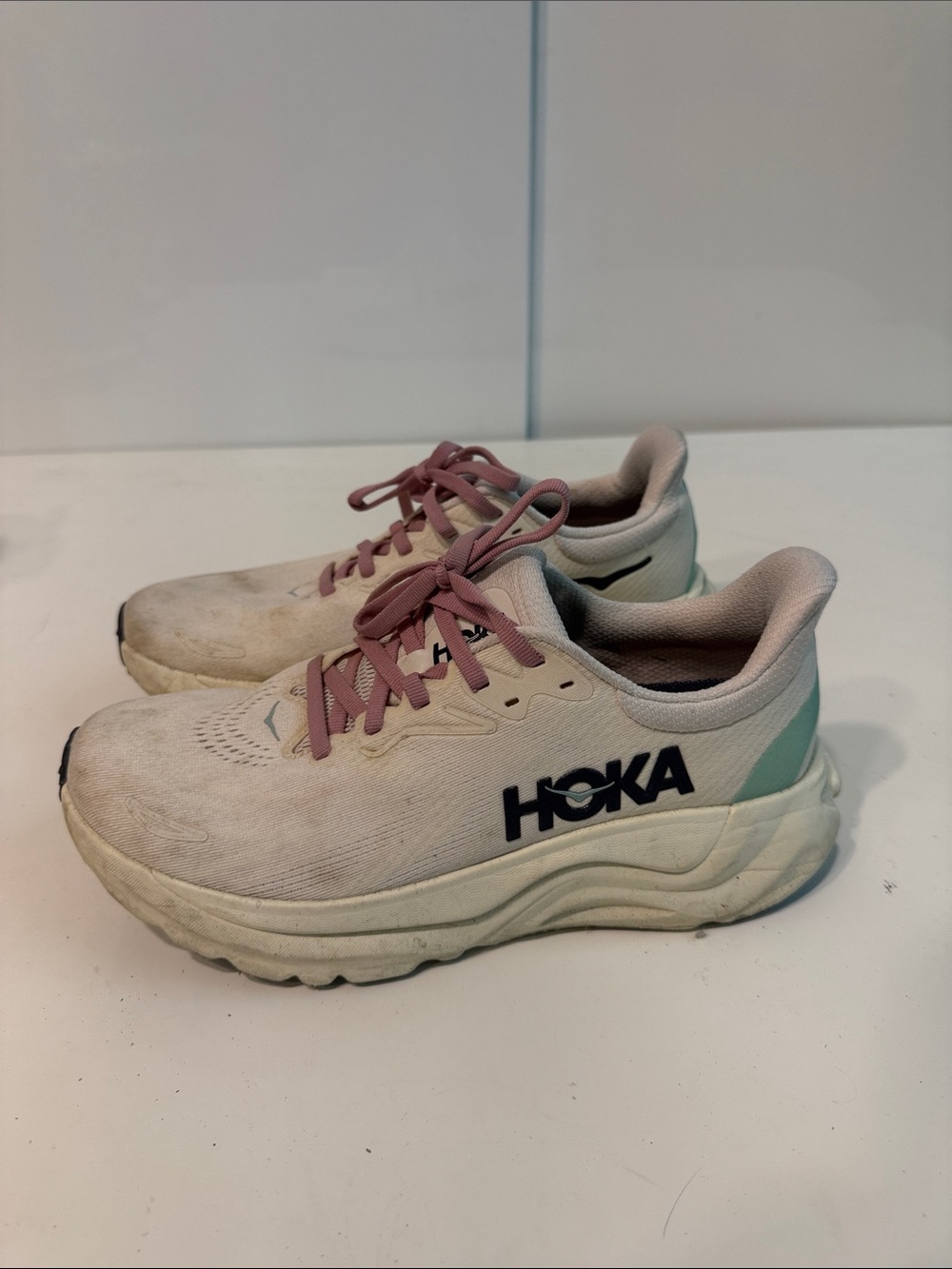 Used Hoka Lightweight Running Shoes Arahi 8 women’s 7.5B